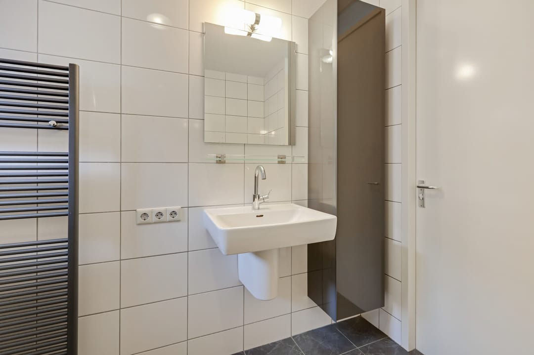 Energy-efficient corner home with enclosed veranda in Loo — 22