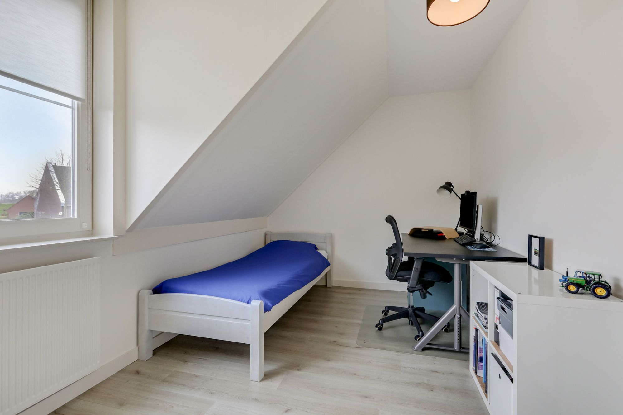 Energy-efficient corner home with enclosed veranda in Loo — 24