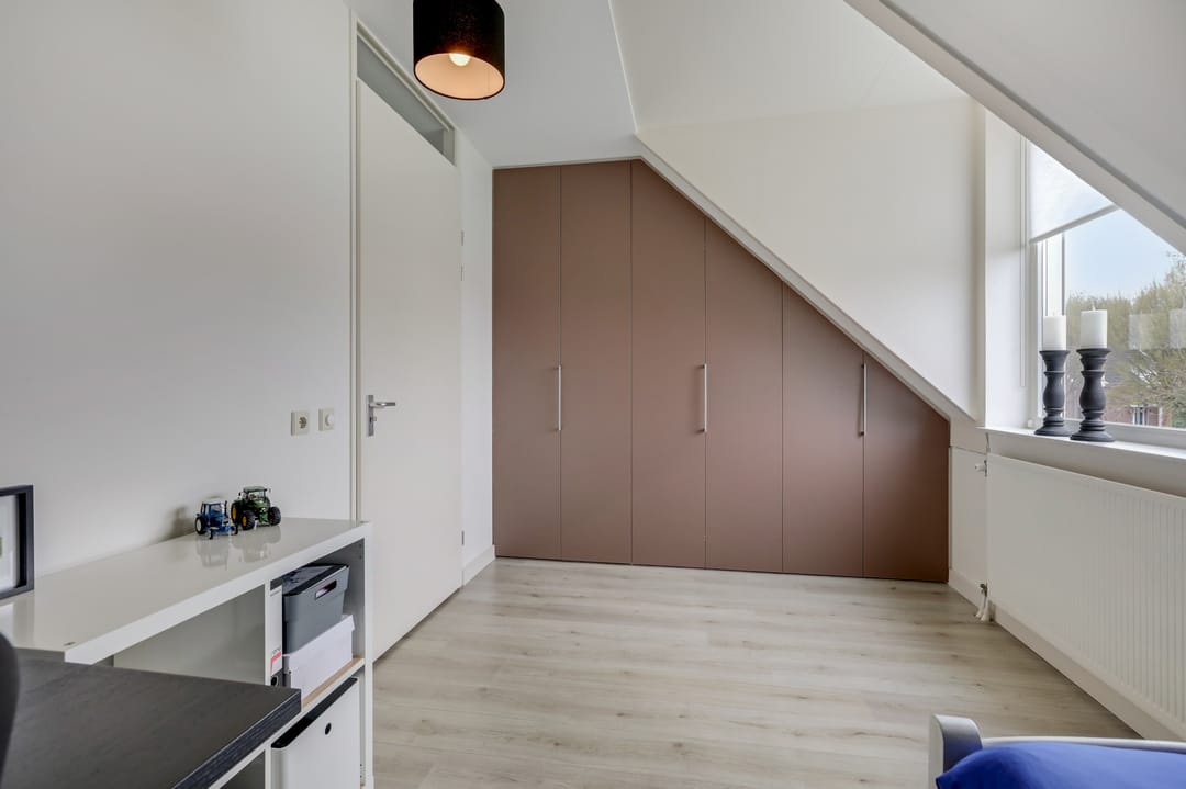 Energy-efficient corner home with enclosed veranda in Loo — 25