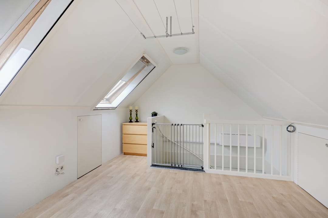 Energy-efficient corner home with enclosed veranda in Loo — 26