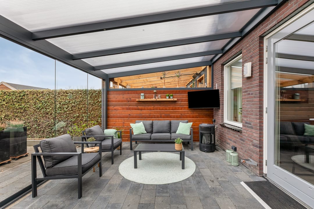 Energy-efficient corner home with enclosed veranda in Loo — 31