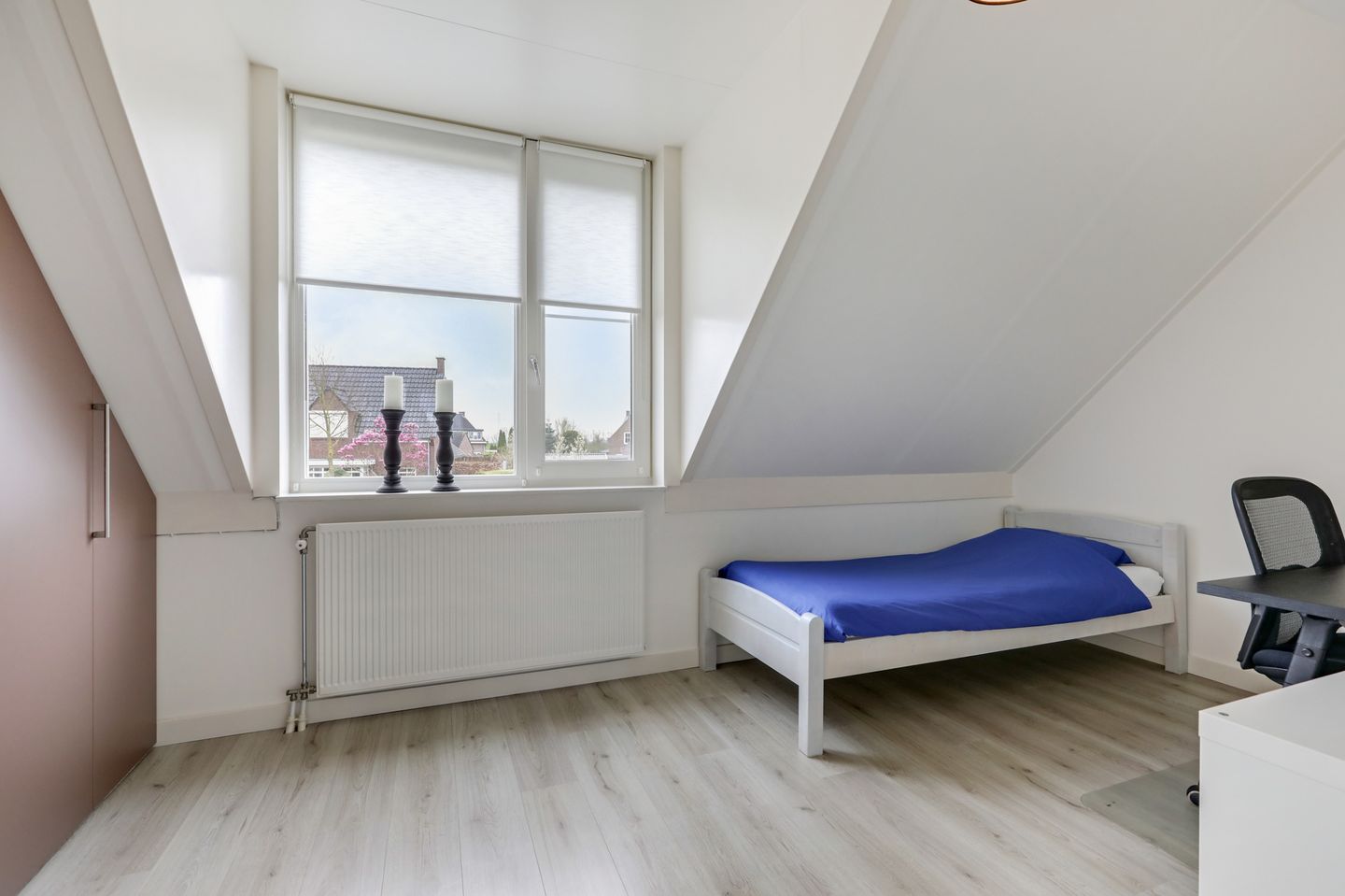 Energy-efficient corner home with enclosed veranda in Loo — 23