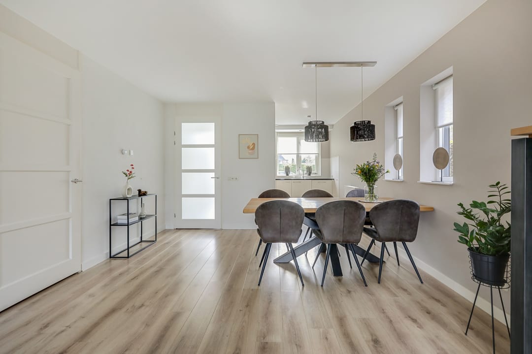 Energy-efficient corner home with enclosed veranda in Loo — 12