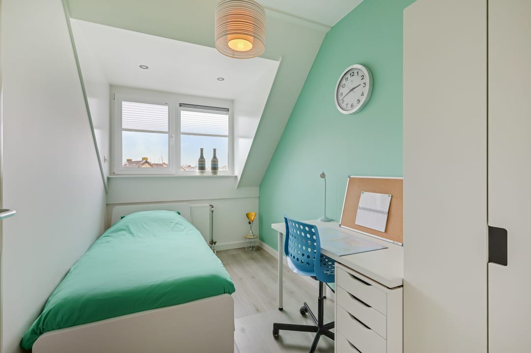 Energy-efficient corner home with enclosed veranda in Loo — 18