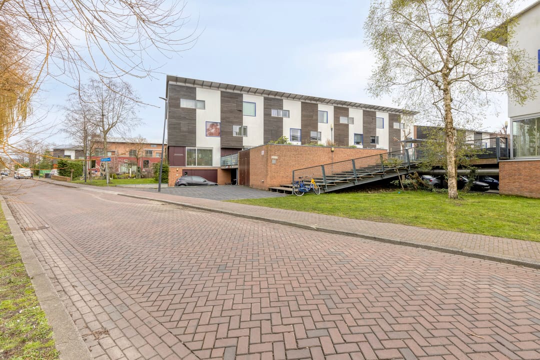 Spacious corner townhouse by the water in Rotterdam Terbregge — 31