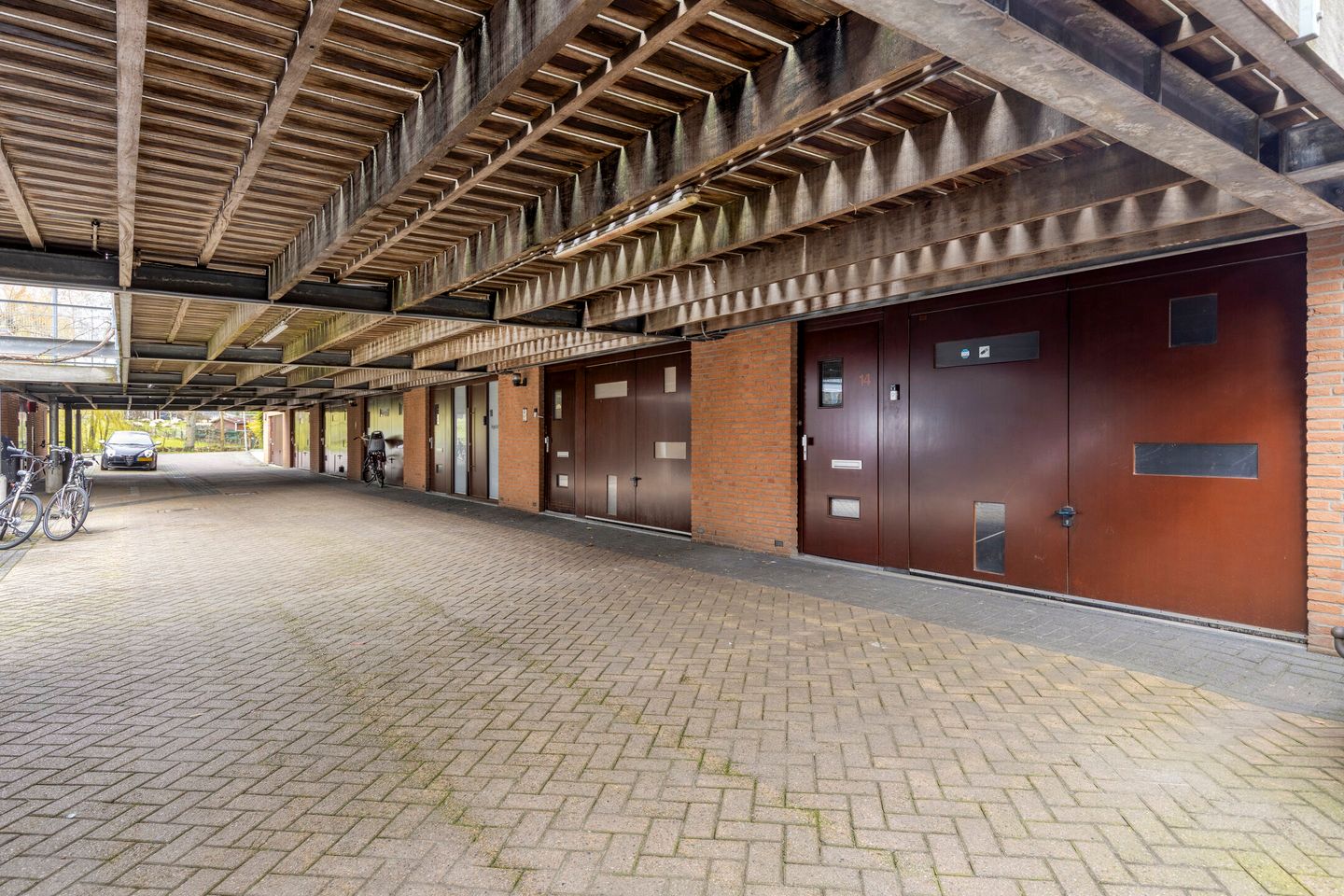 Spacious corner townhouse by the water in Rotterdam Terbregge — 28