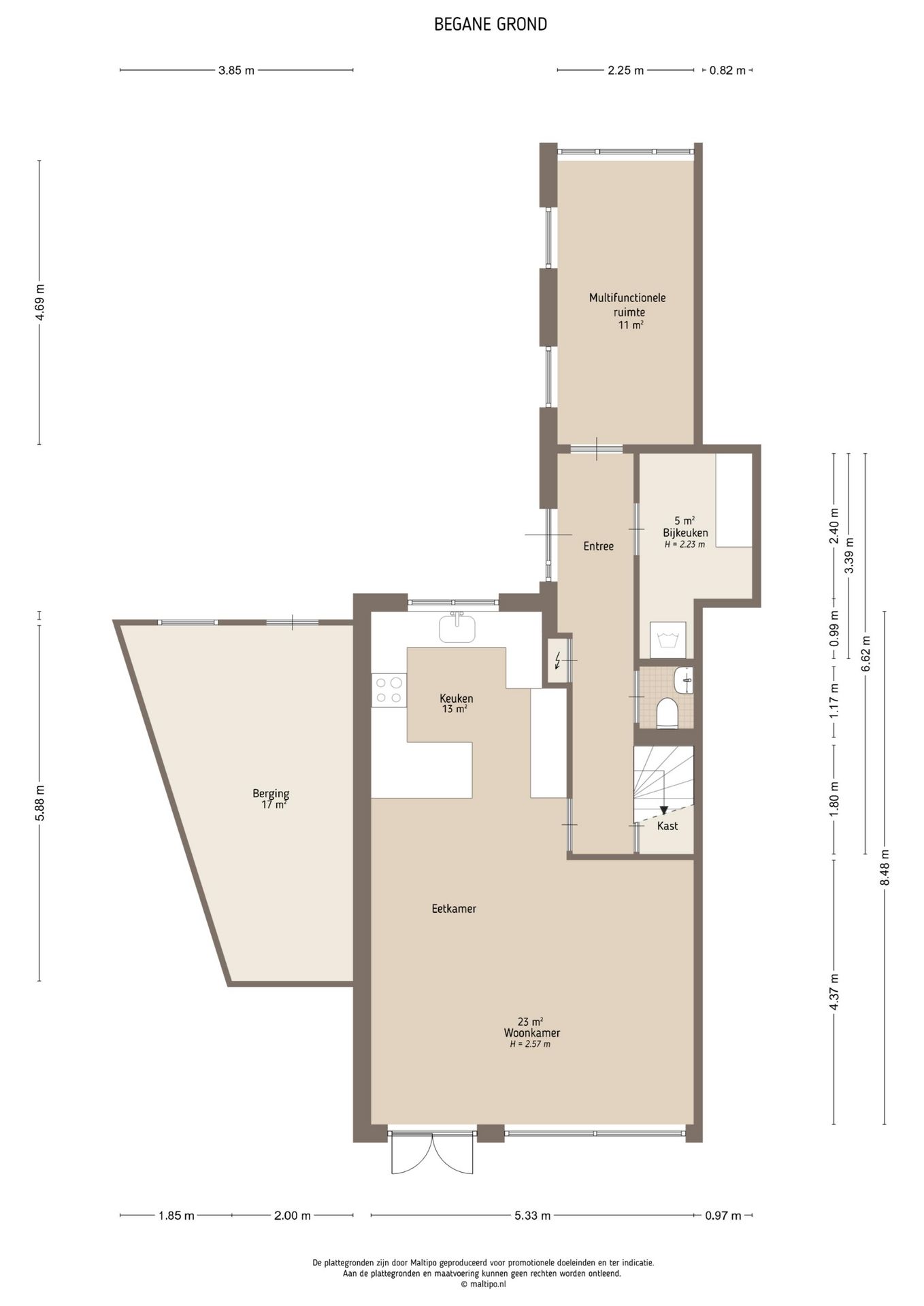 Spacious Corner Home with Surprisingly Large Front Garden — 31