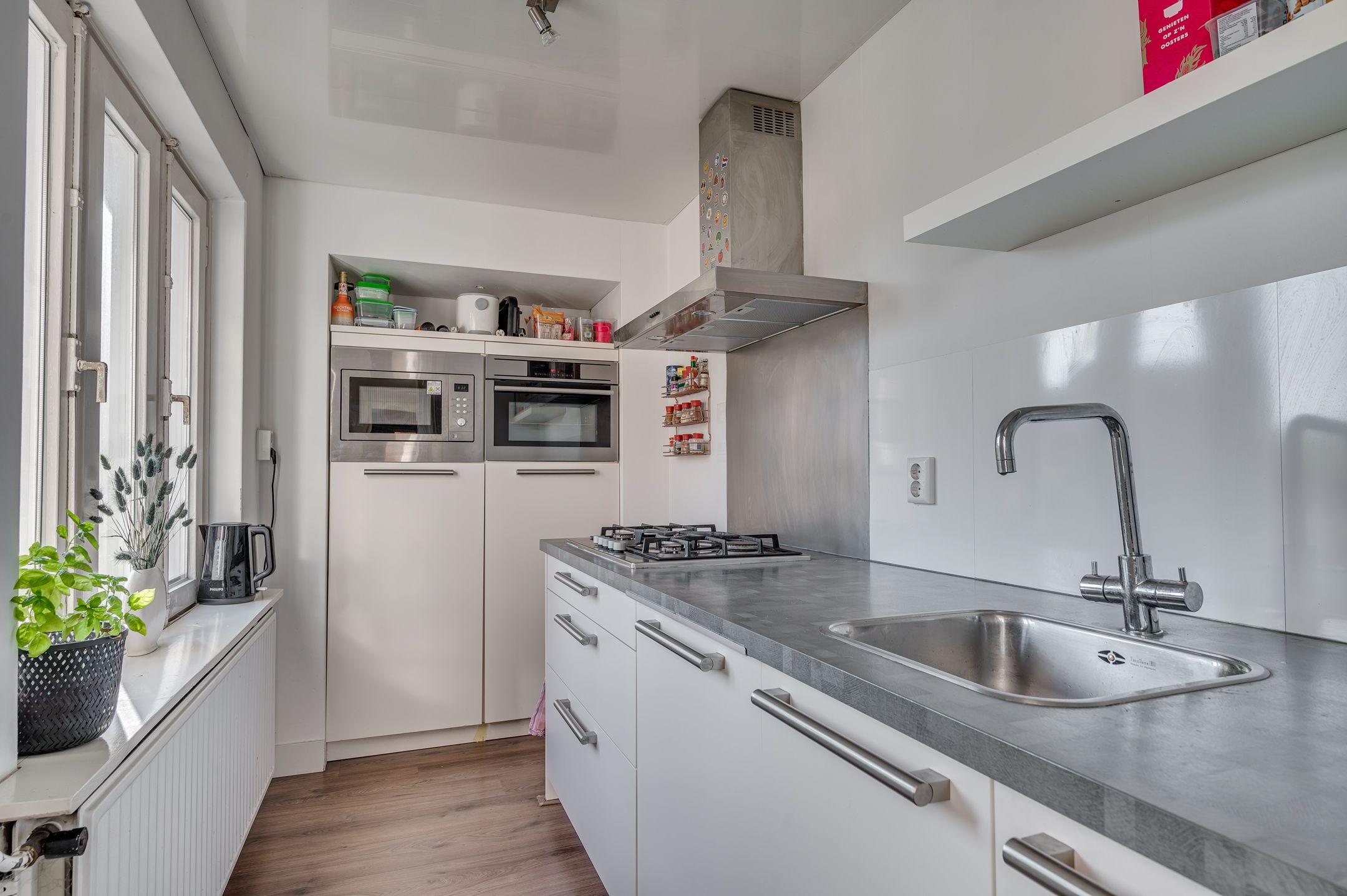 Spacious upper-floor apartment with church view and roof terrace in Venlo Withuis — 15
