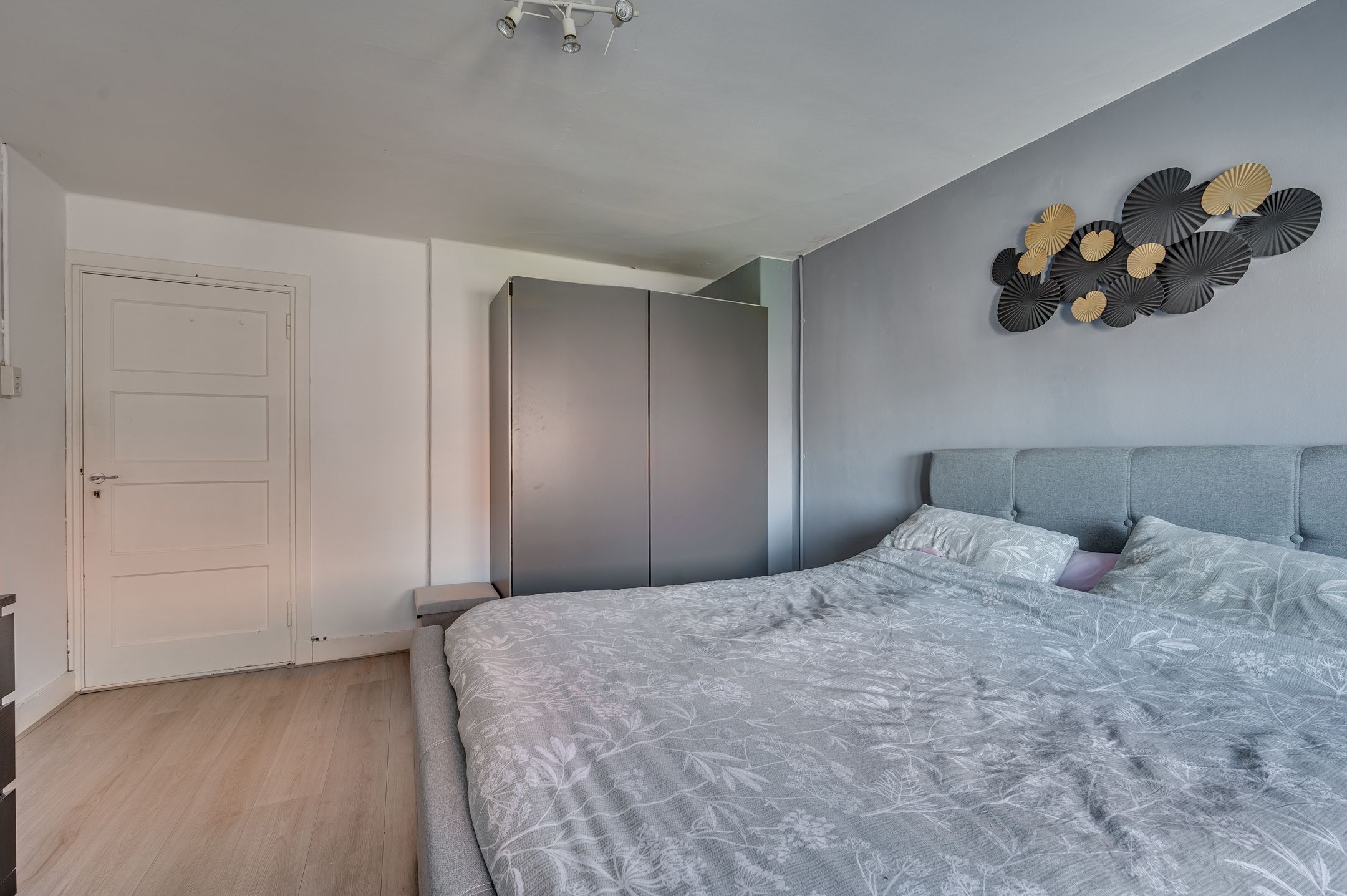 Spacious upper-floor apartment with church view and roof terrace in Venlo Withuis — 27