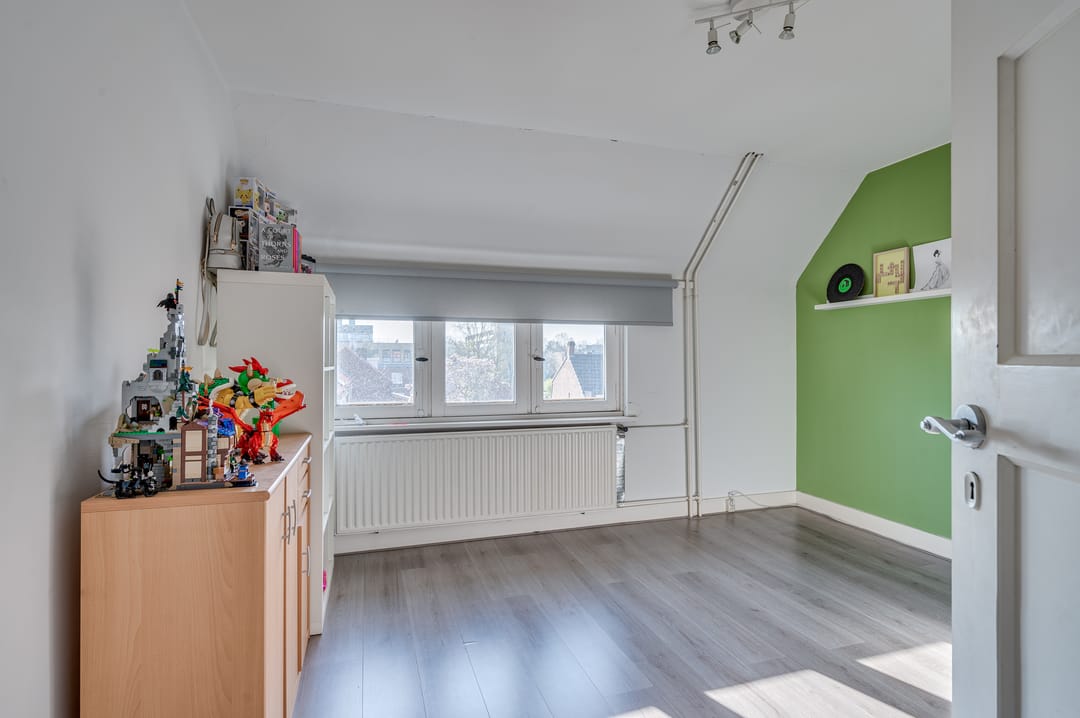 Spacious upper-floor apartment with church view and roof terrace in Venlo Withuis — 28