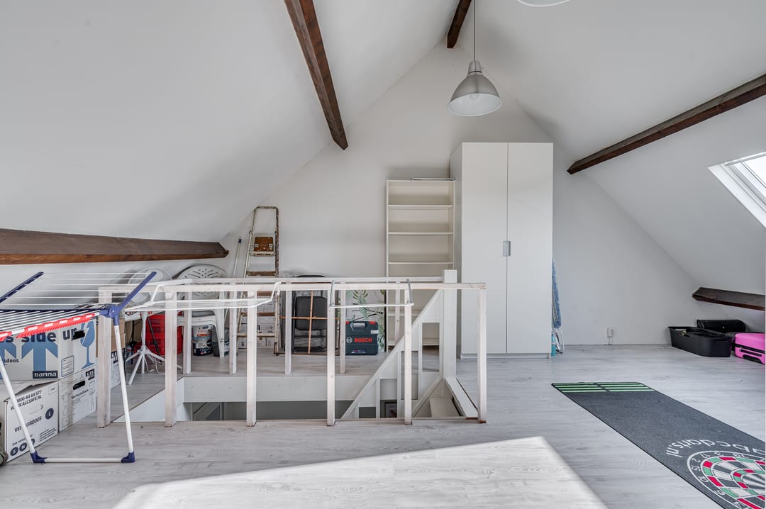 Spacious upper-floor apartment with church view and roof terrace in Venlo Withuis — 31