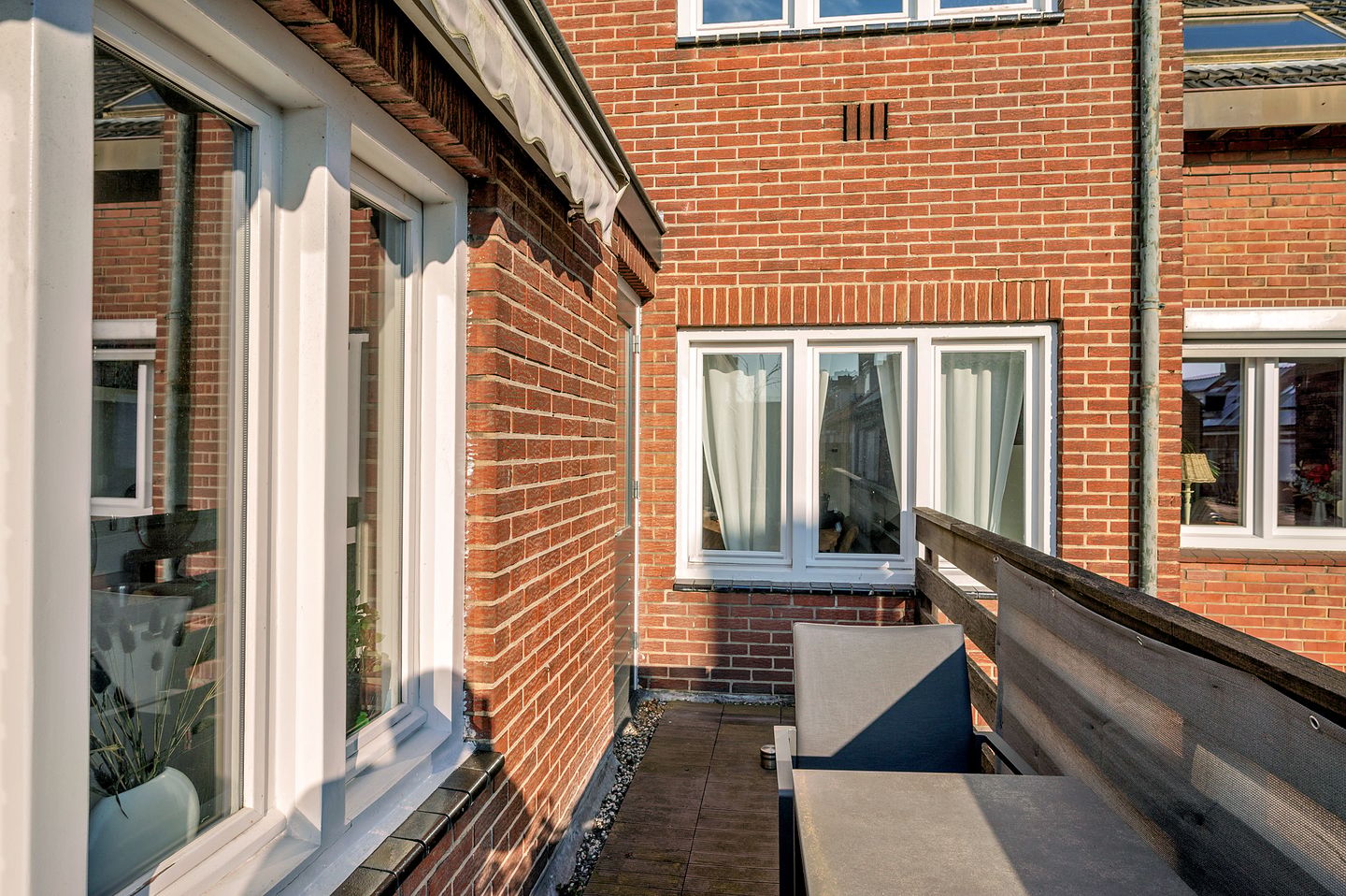 Spacious upper-floor apartment with church view and roof terrace in Venlo Withuis — 19