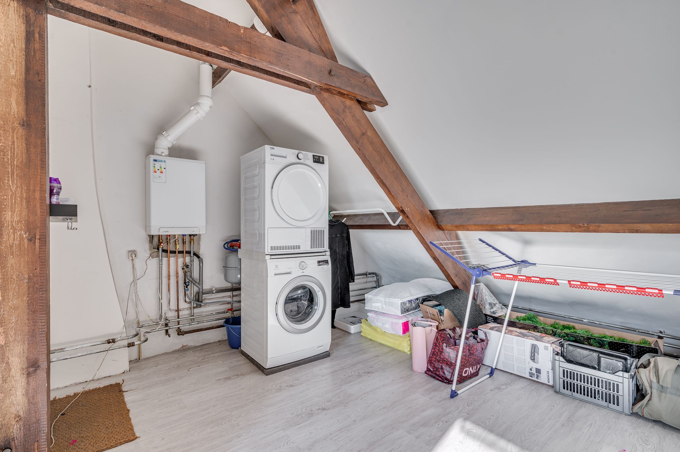 Spacious upper-floor apartment with church view and roof terrace in Venlo Withuis — 33