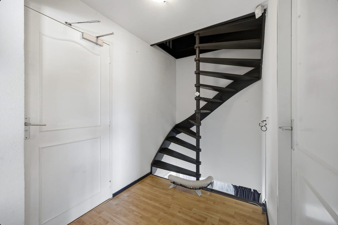 Spacious and sustainably renovated semi-detached home with modern finishes and garden extensions — 22