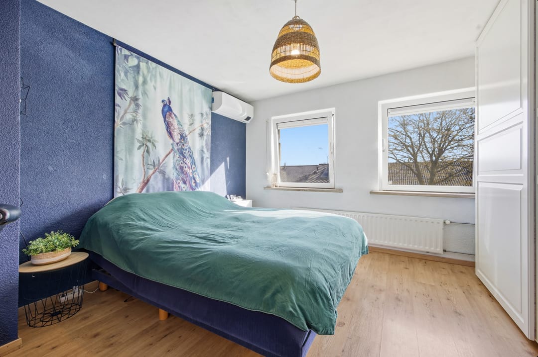 Spacious and sustainably renovated semi-detached home with modern finishes and garden extensions — 30