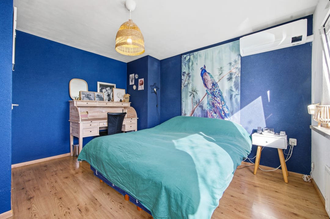 Spacious and sustainably renovated semi-detached home with modern finishes and garden extensions — 31