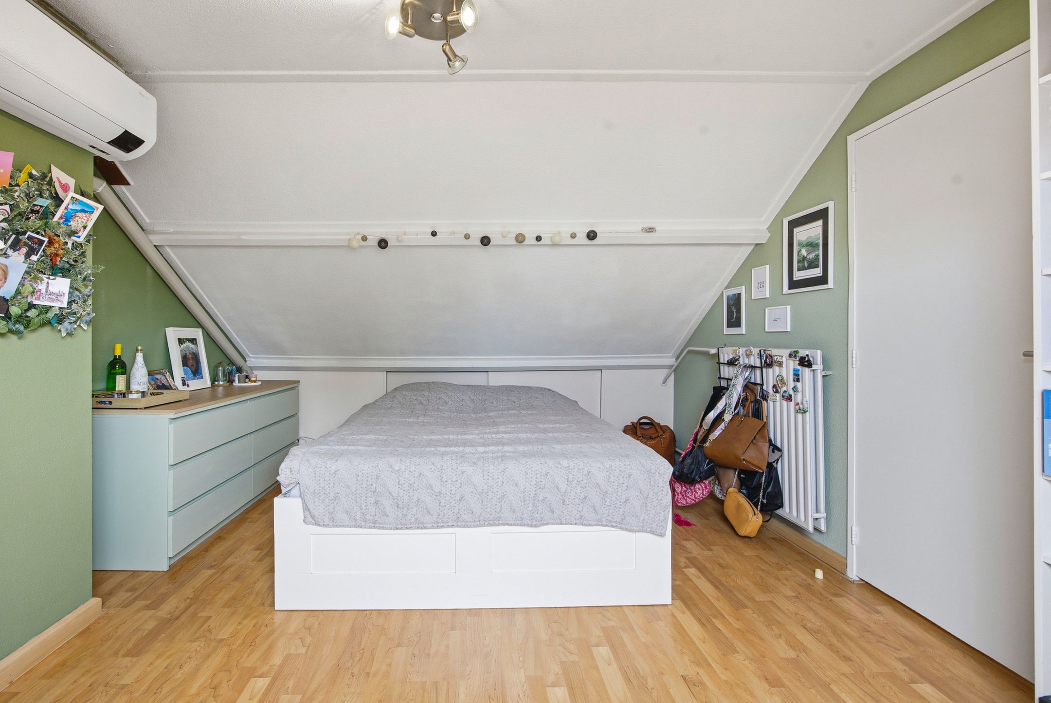 Spacious and sustainably renovated semi-detached home with modern finishes and garden extensions — 35