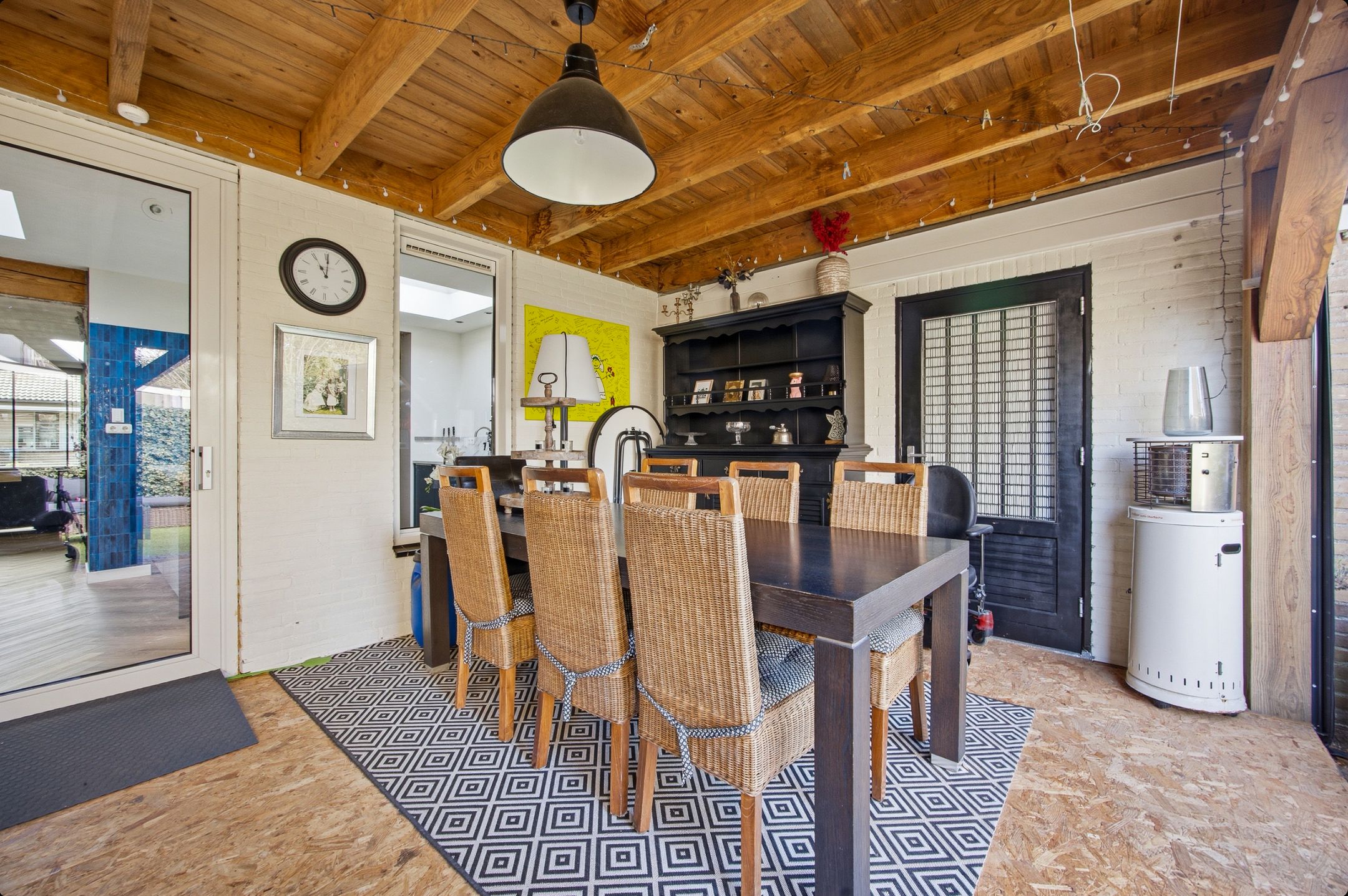 Spacious and sustainably renovated semi-detached home with modern finishes and garden extensions — 41