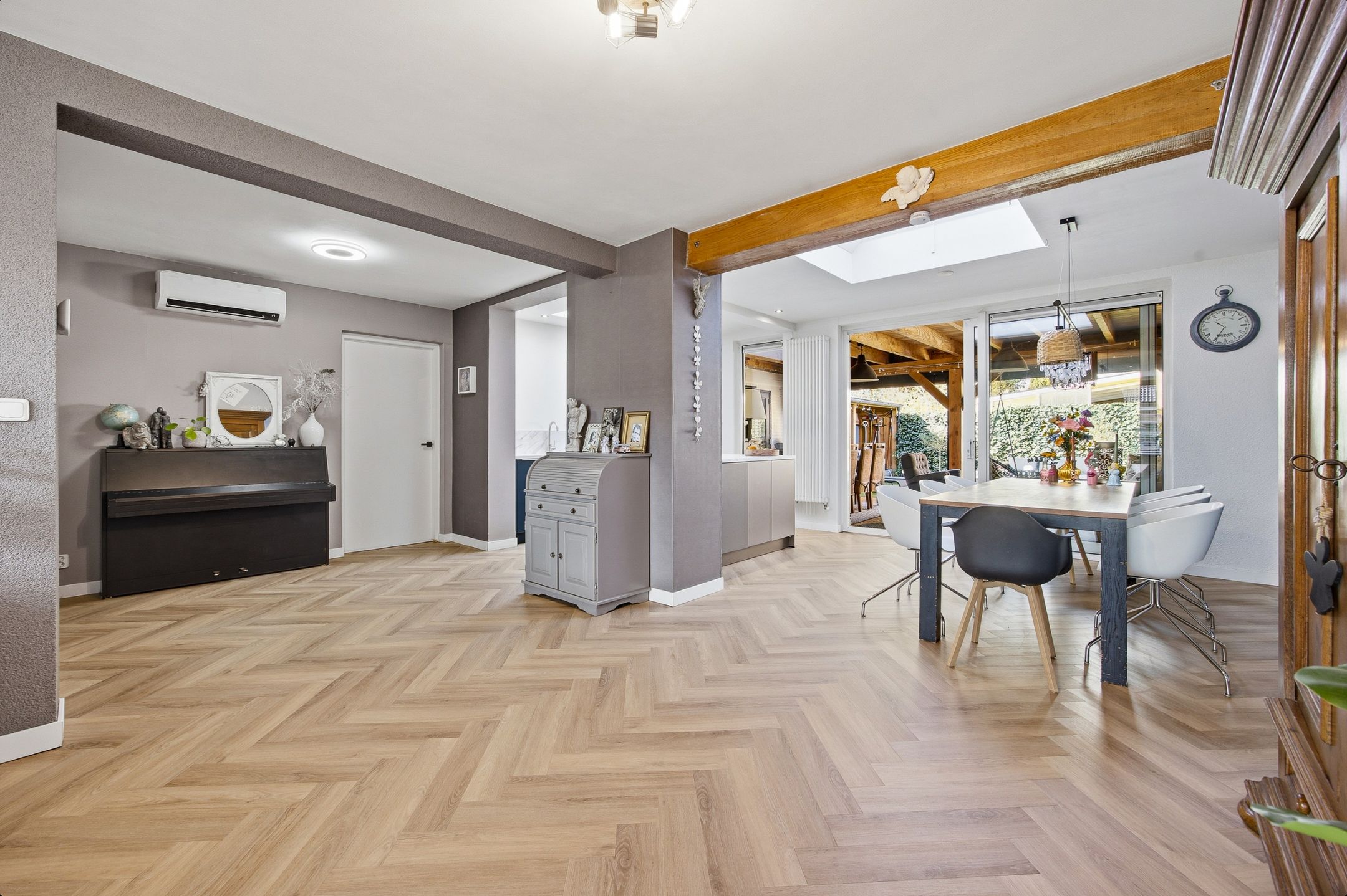 Spacious and sustainably renovated semi-detached home with modern finishes and garden extensions — 12