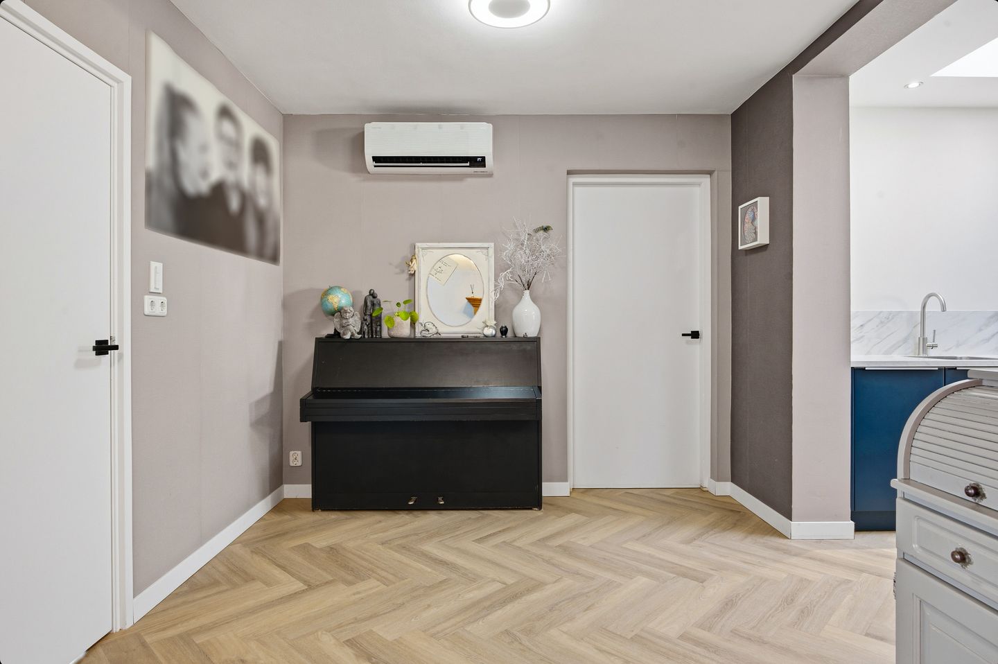 Spacious and sustainably renovated semi-detached home with modern finishes and garden extensions — 14