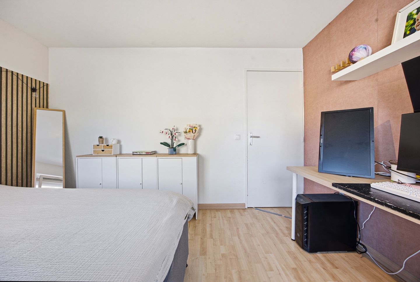 Spacious and sustainably renovated semi-detached home with modern finishes and garden extensions — 28