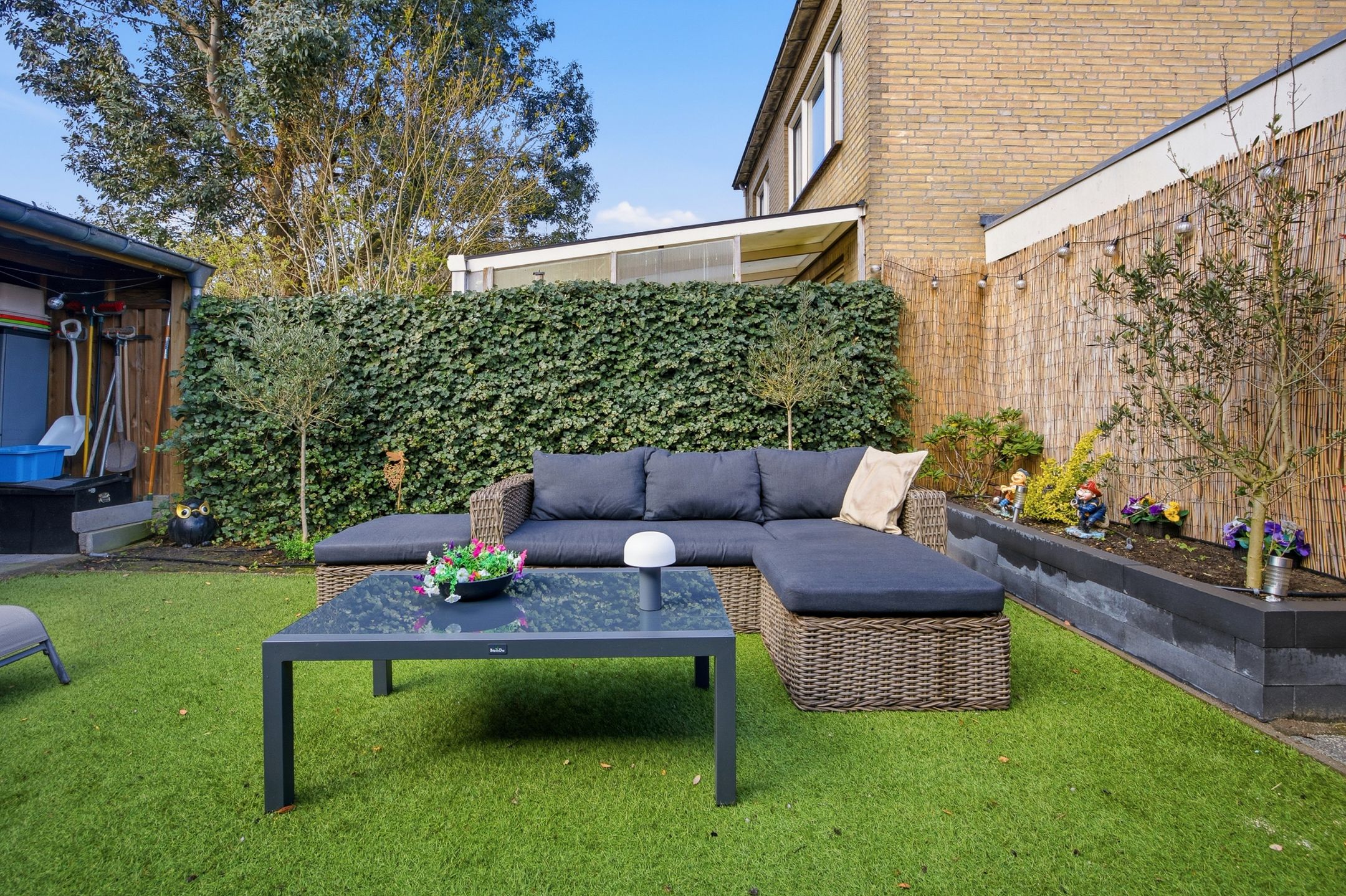 Spacious and sustainably renovated semi-detached home with modern finishes and garden extensions — 44