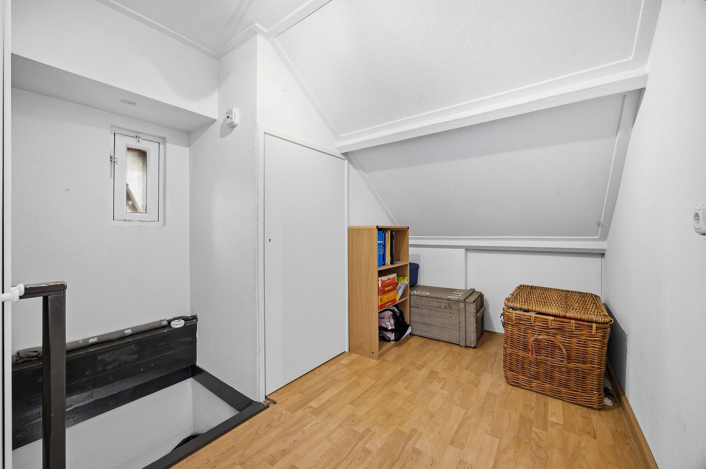 Spacious and sustainably renovated semi-detached home with modern finishes and garden extensions — 33