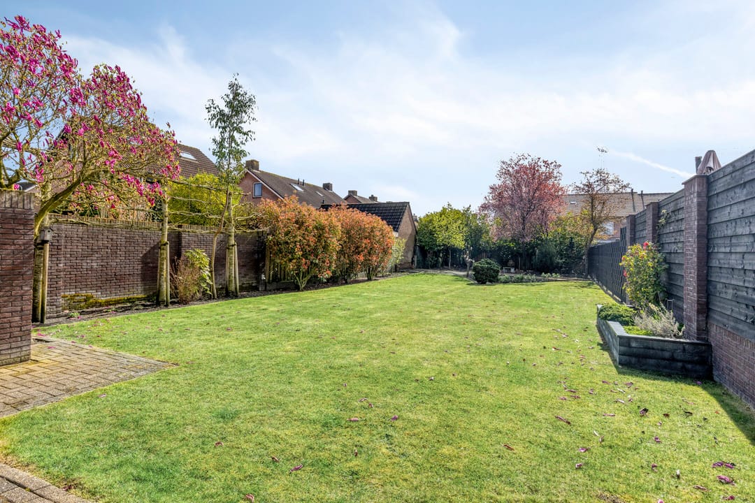 Spacious detached home with large garden in peaceful Eerde — 31