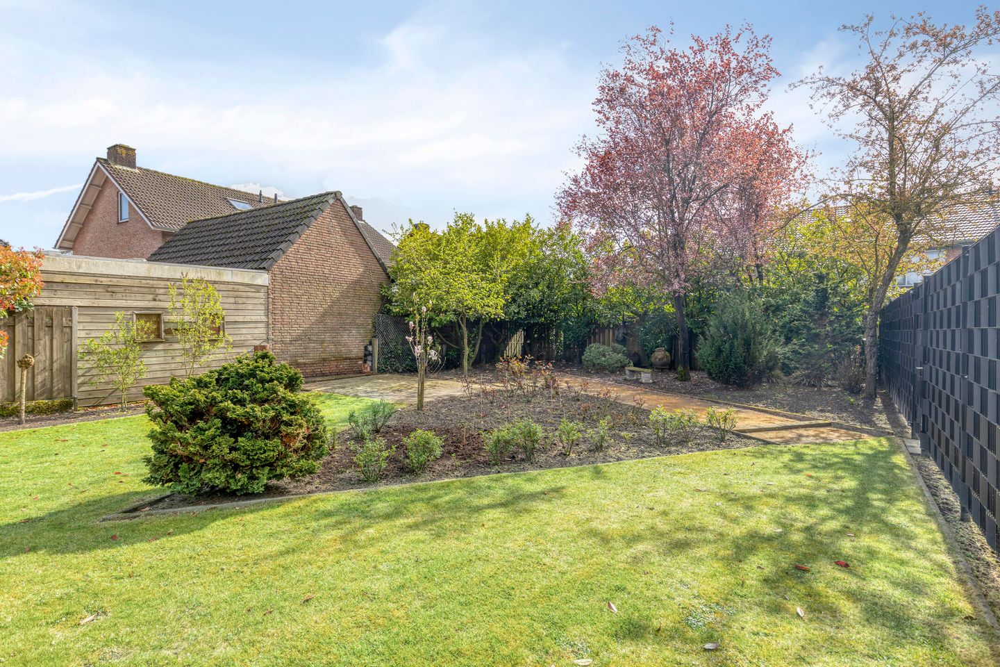 Spacious detached home with large garden in peaceful Eerde — 33