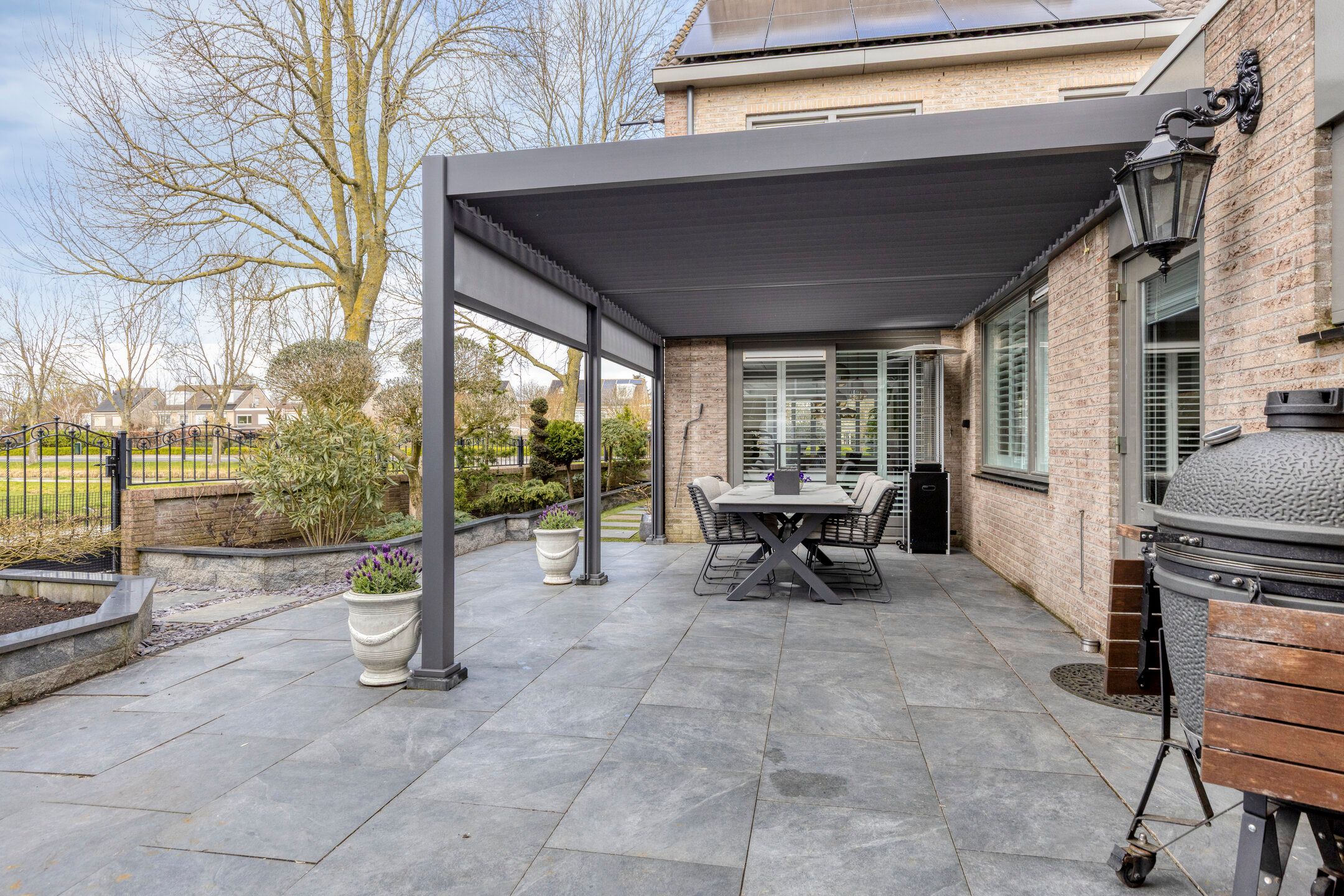 Spacious Corner Home with Nature Views and Five Bedrooms in Volendam — 18