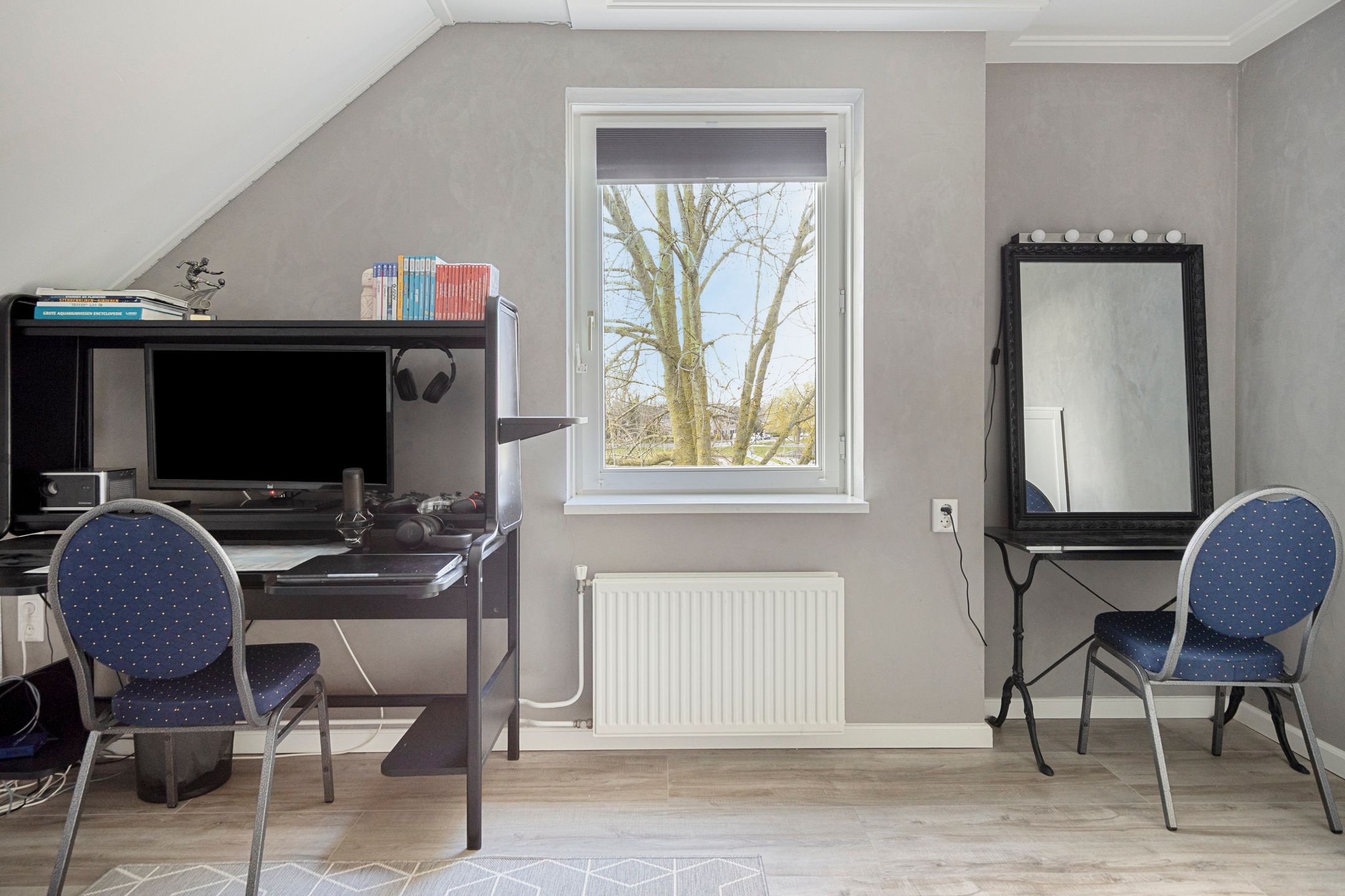 Spacious Corner Home with Nature Views and Five Bedrooms in Volendam — 39