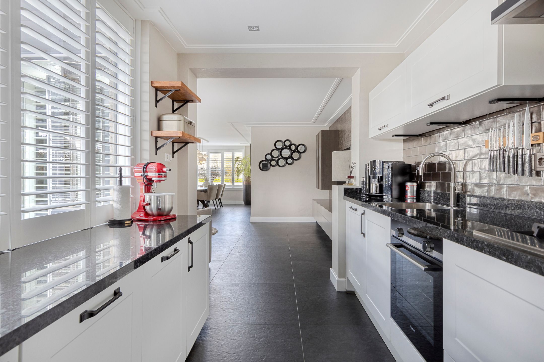 Spacious Corner Home with Nature Views and Five Bedrooms in Volendam — 15