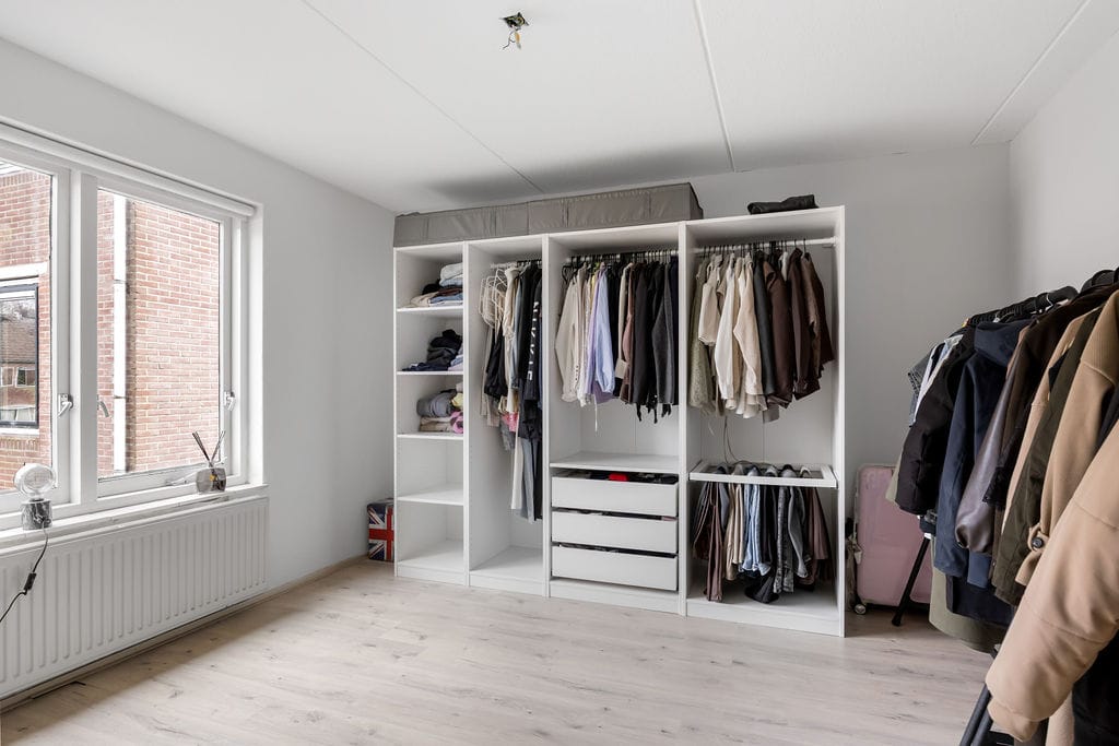 Move-in ready ground floor apartment with 2 bedrooms and sunny garden — 22