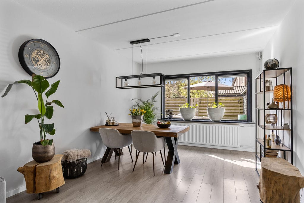 Move-in ready ground floor apartment with 2 bedrooms and sunny garden — 12