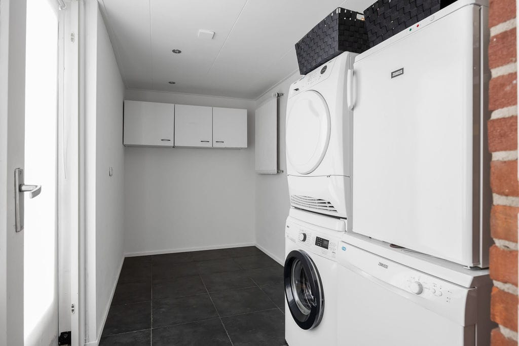 Move-in ready ground floor apartment with 2 bedrooms and sunny garden — 15
