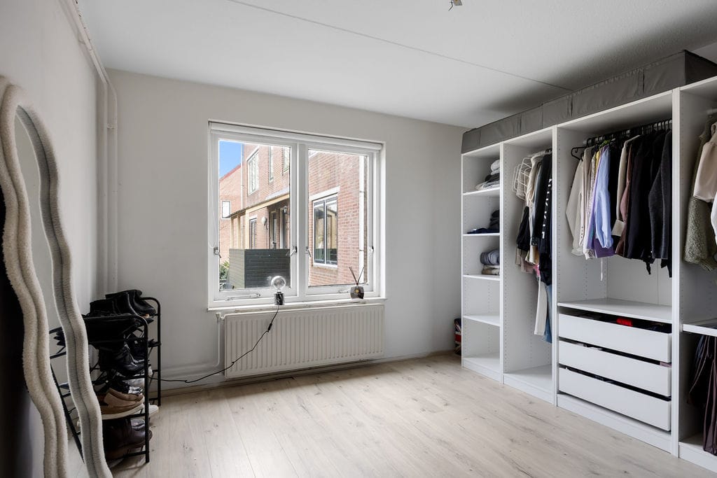 Move-in ready ground floor apartment with 2 bedrooms and sunny garden — 24