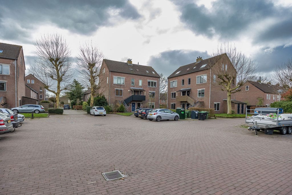 Move-in ready ground floor apartment with 2 bedrooms and sunny garden — 30