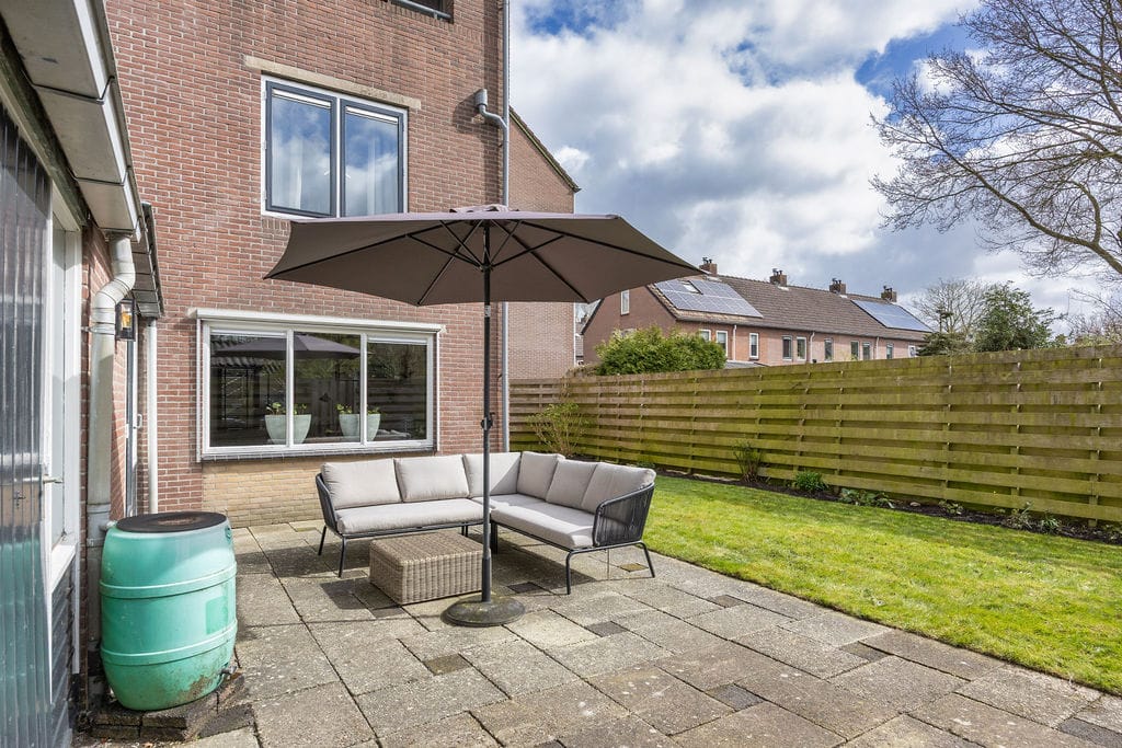 Move-in ready ground floor apartment with 2 bedrooms and sunny garden — 26