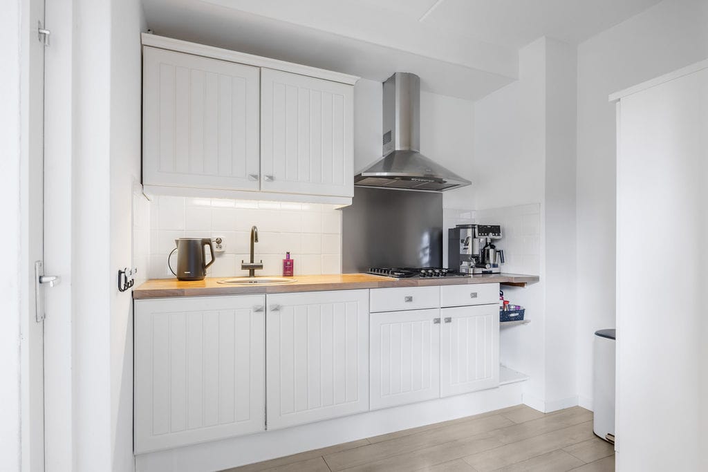 Move-in ready ground floor apartment with 2 bedrooms and sunny garden — 13