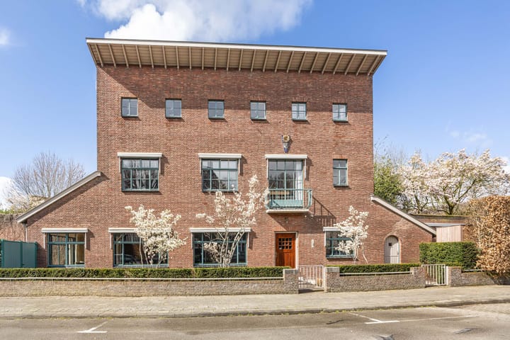 Photo 2 of Baselaarsstraat 6