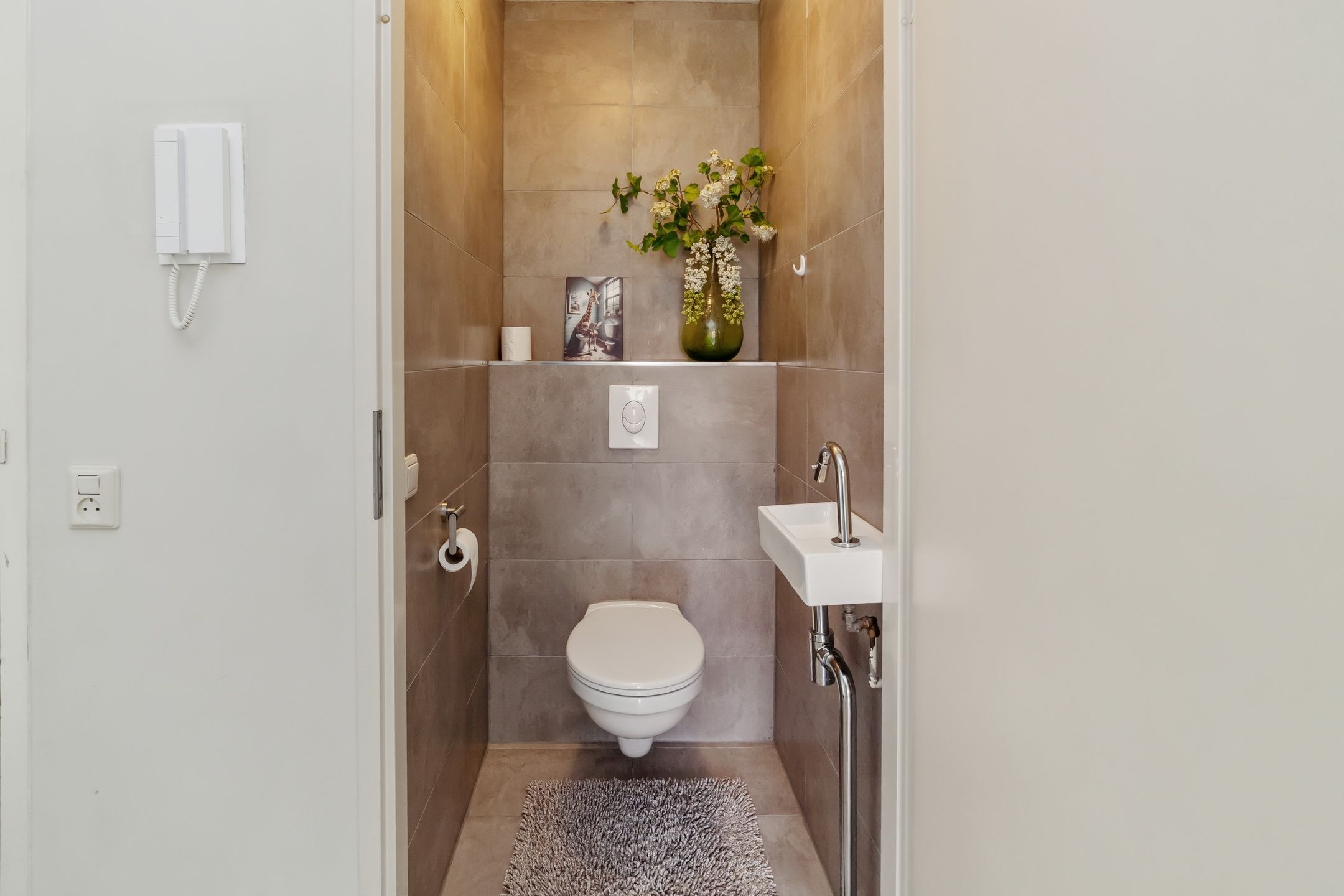 Photo 9 of Straat van Ormoes 95