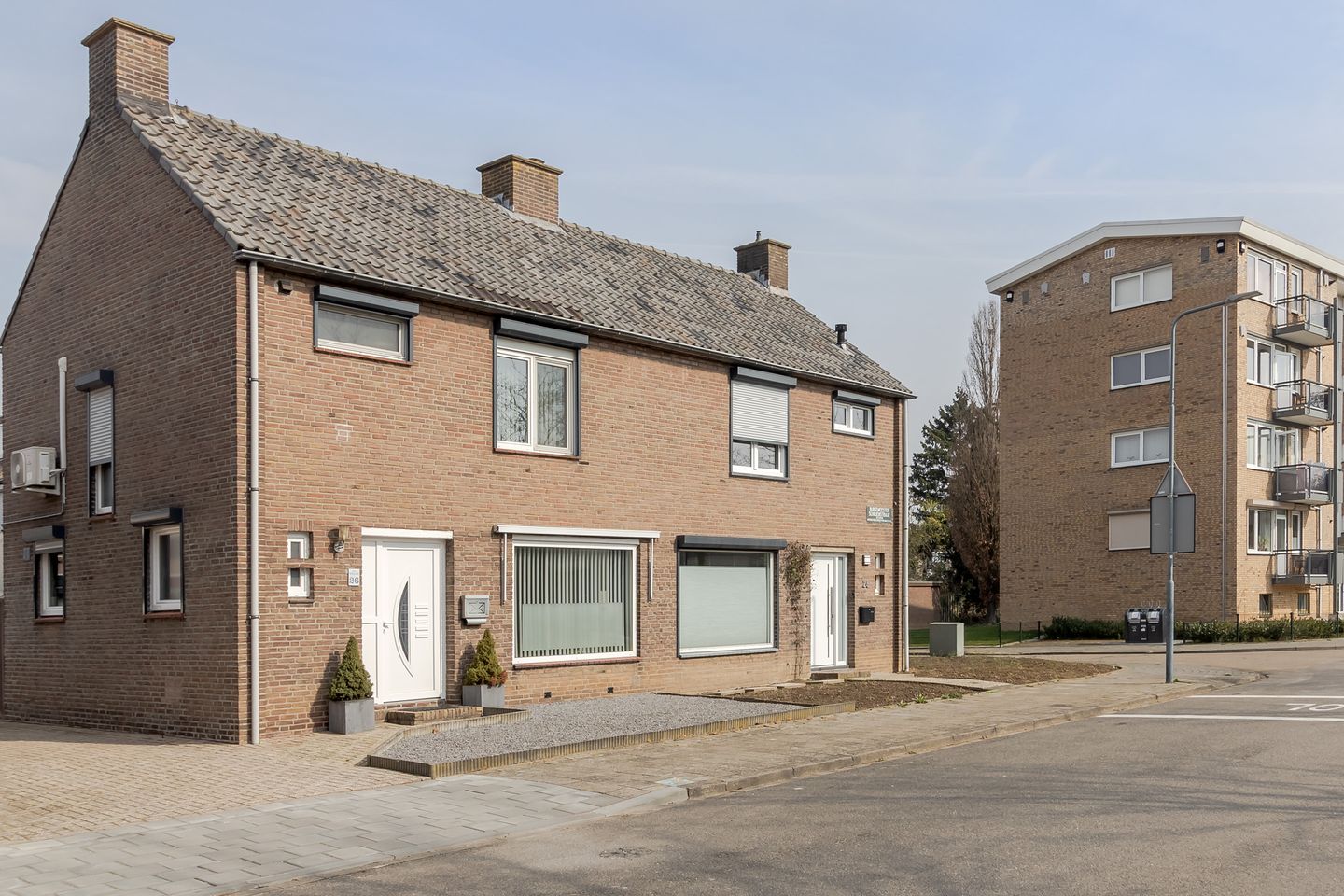 Photo 10 of Burg. Schrijenstraat 26