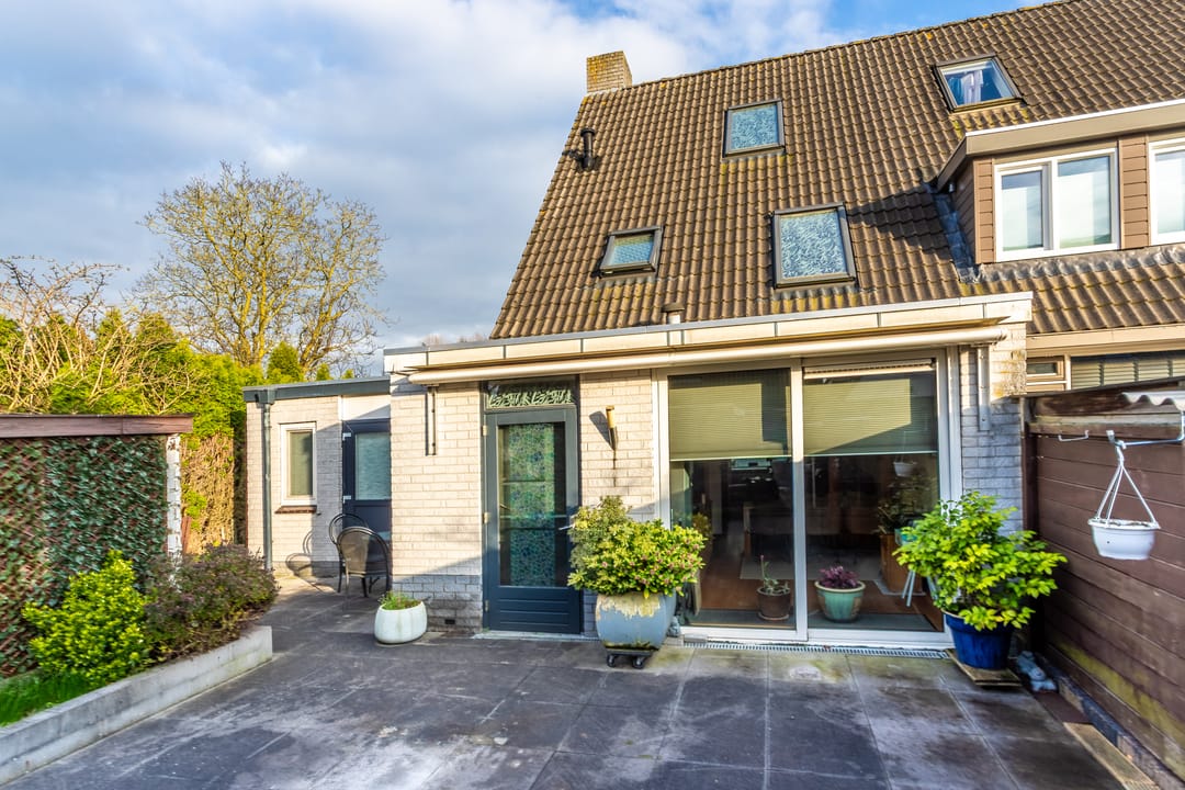Spacious 5-Bedroom Accessible Home with Home Office Potential — 16