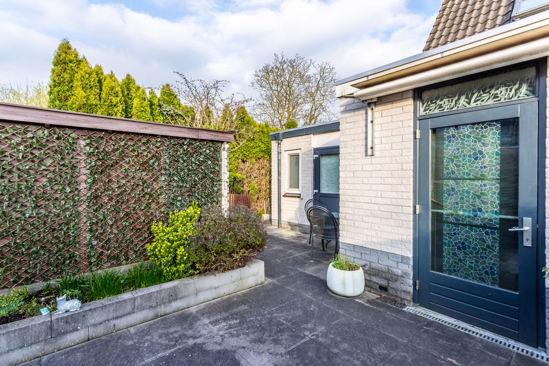 Spacious 5-Bedroom Accessible Home with Home Office Potential — 17