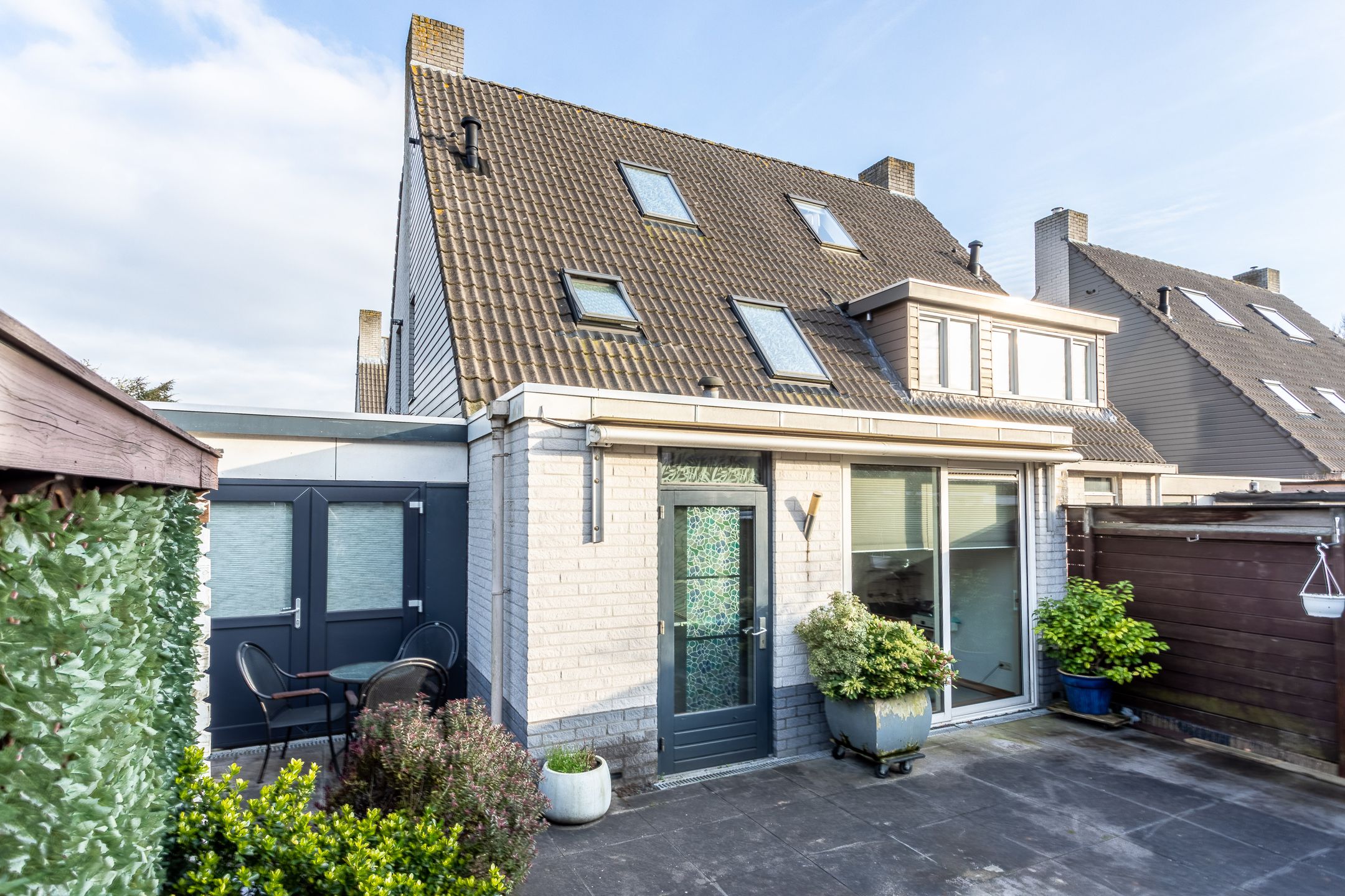 Spacious 5-Bedroom Accessible Home with Home Office Potential — 15