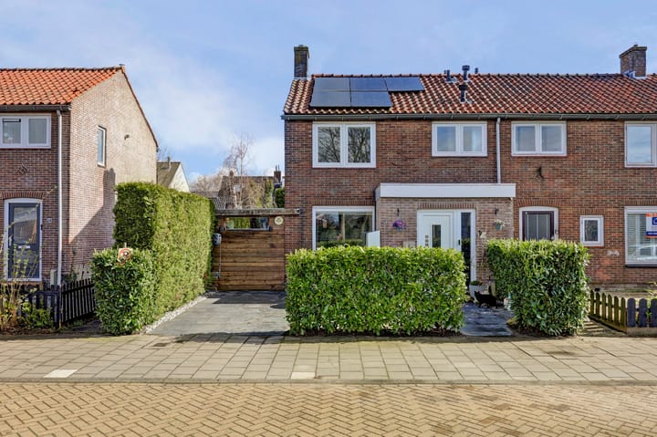 Photo 2 of Chr. Huygensstraat 30