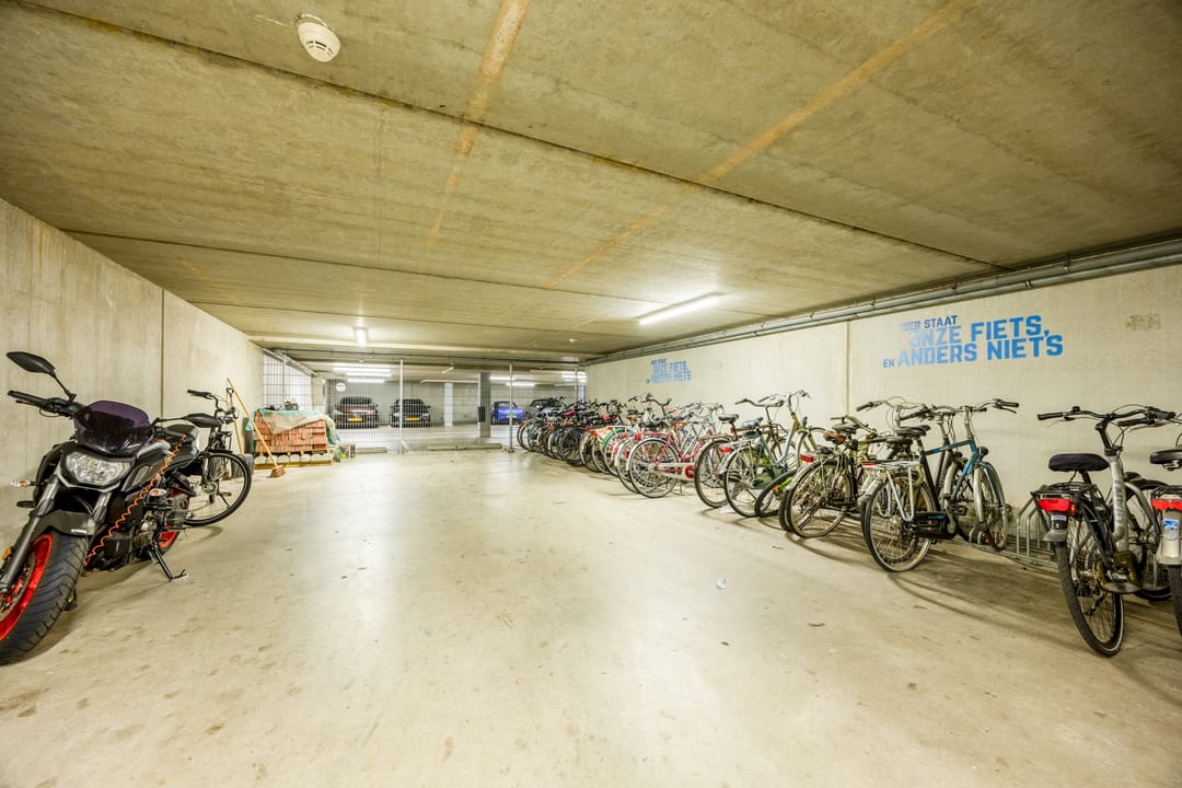 Modern apartment with spacious roof terrace in Nijmegen Oud-West — 28