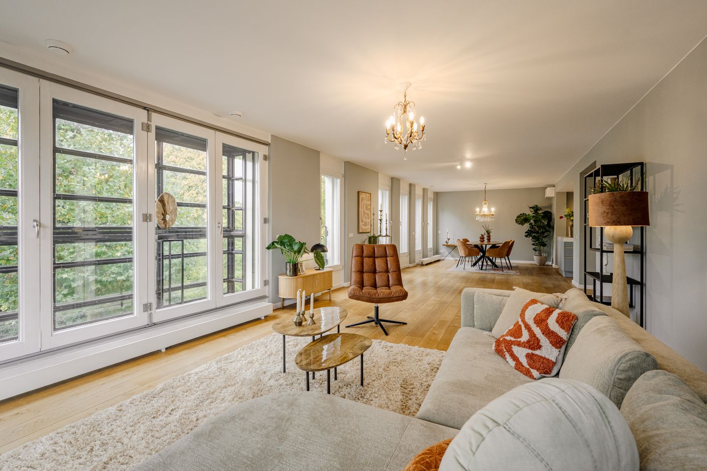 Luxurious Spacious Apartment with Scenic Views in Amstelveen — 13