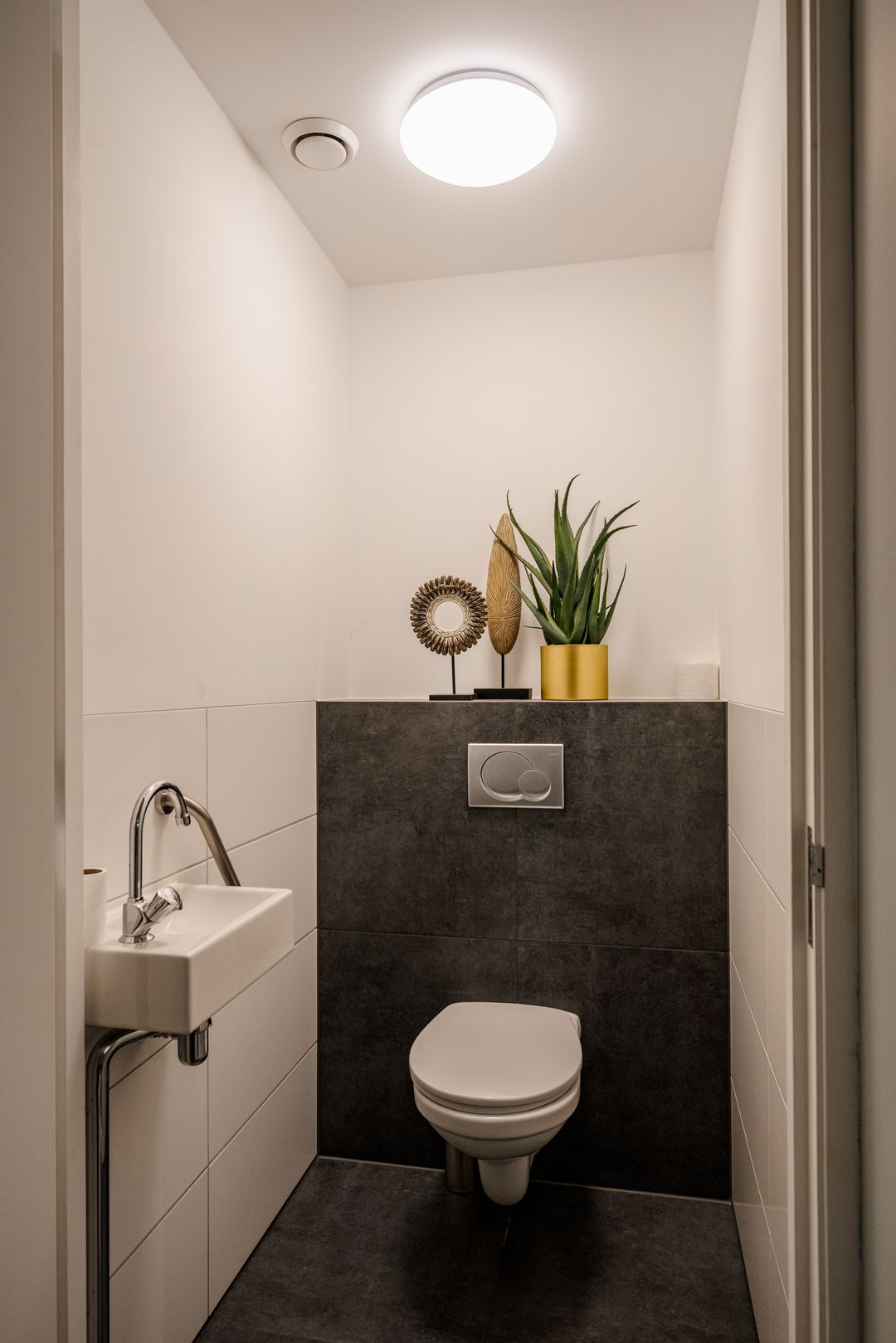 Luxurious Spacious Apartment with Scenic Views in Amstelveen — 37