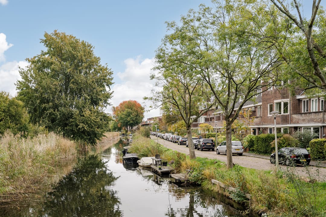 Luxurious Spacious Apartment with Scenic Views in Amstelveen — 40